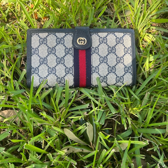 Gucci Handbags - Vintage Gucci Sherry Line Bi-Fold Long Wallet
